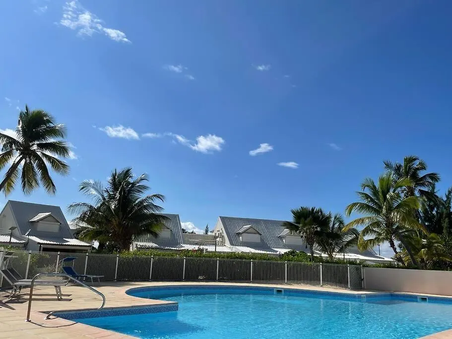 Palm Beach House, Stunning 2 Bedrooms Beachfront, Nettle Bay Beach Club Baie Nettle