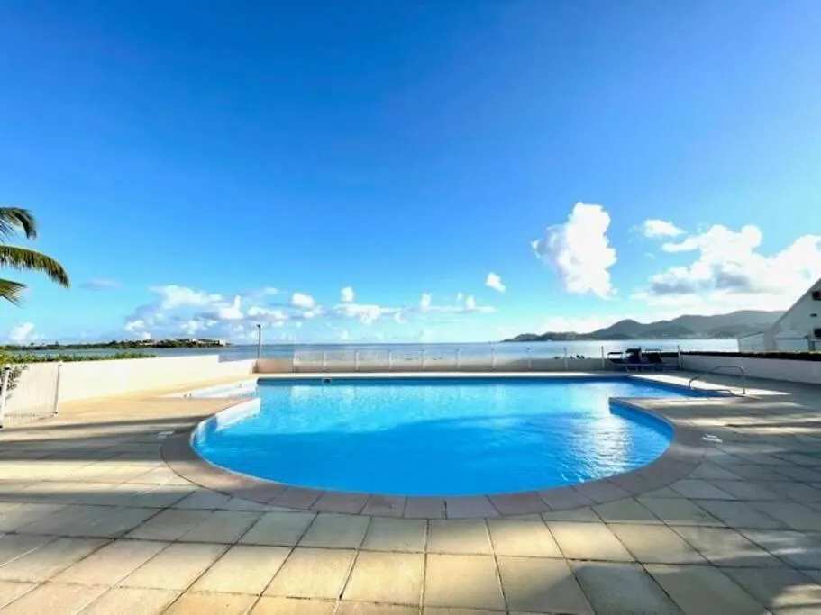 Palm Beach House, Stunning 2 Bedrooms Beachfront, Nettle Bay Beach Club Baie Nettle