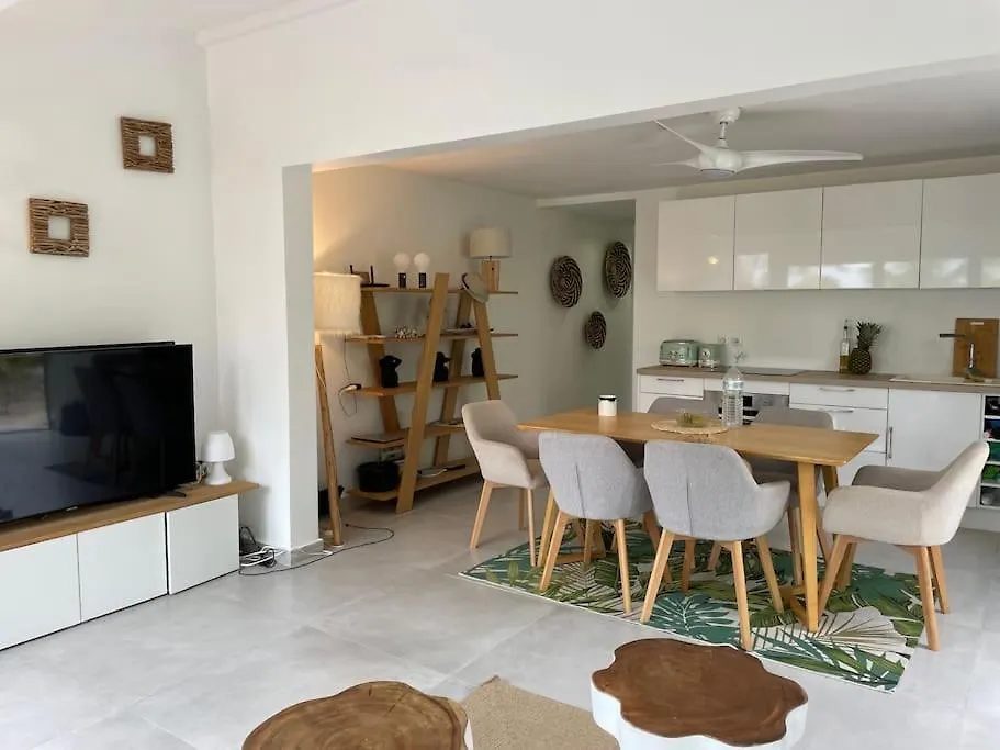 Palm Beach House, Stunning 2 Bedrooms Beachfront, Nettle Bay Beach Club Baie Nettle 0*,